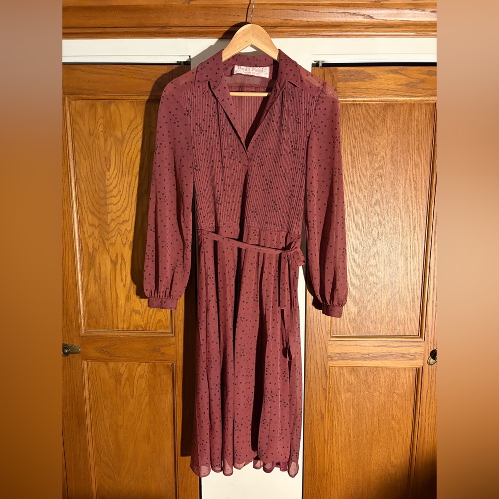 Awesome vintage 1970’s long sleeve midi dress with little hearts
